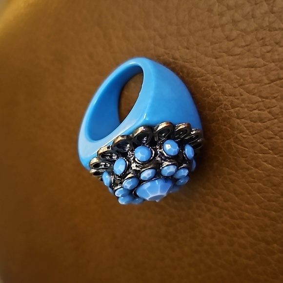 VTG Mid-century Mod Blue Lucite Coquette Flower Ring Size 8 - Picture 3 of 5